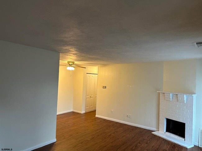 Building Photo - 405 Alpine Ct
