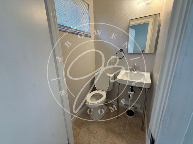 Foto del edificio - Beautiful  4-Bedroom Home in Maumee with S...