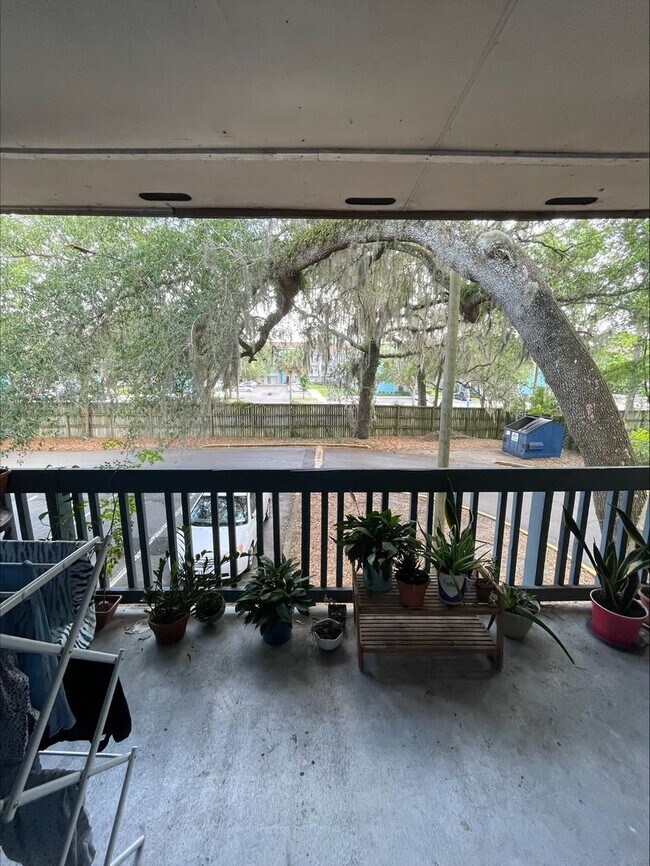 Building Photo - Location, location, location! 1226 SF Unit...