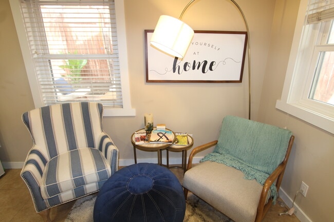 Building Photo - 806 Bayview Dr