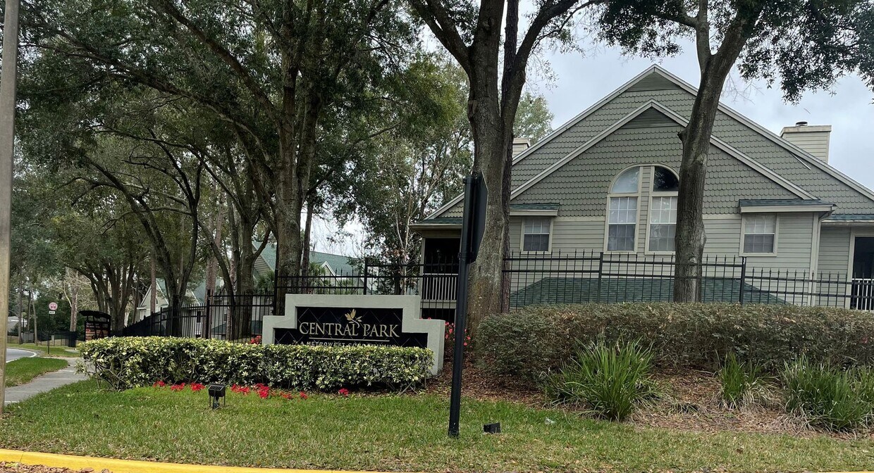Foto principal - Great 1/1 condo in gated community!
