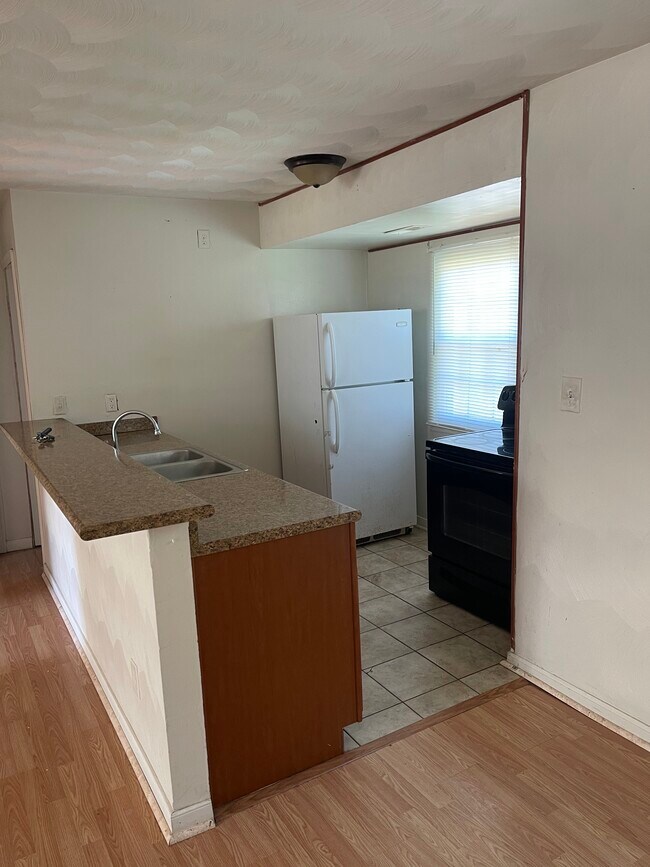 Kitchen - 3800 Kecoughtan Rd