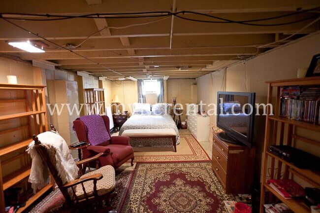 Foto del edificio - 4916 Juniper Dr