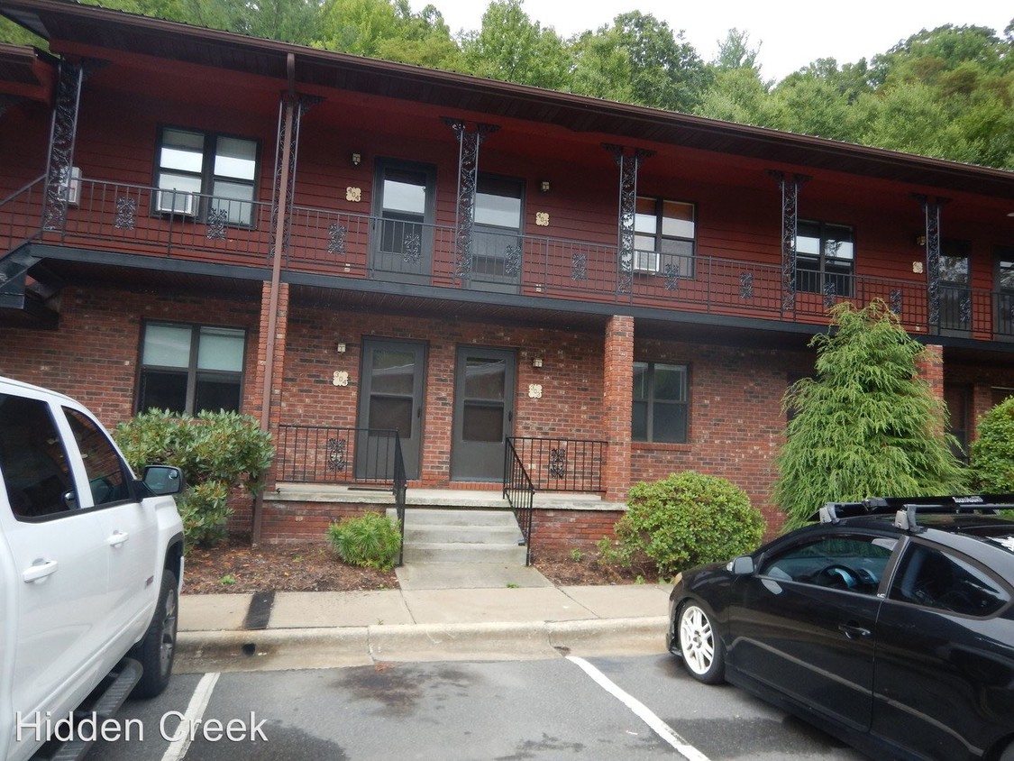 Primary Photo - 1469 W King St