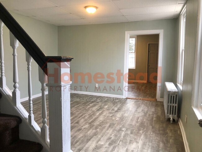Foto del edificio - 942 Maple Terrace