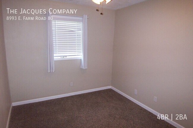 Foto del edificio - 8993 E Farm Rd 80