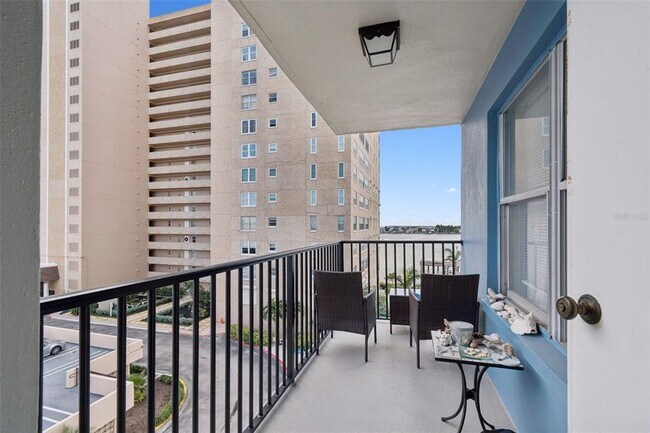 Foto del edificio - 5220 Brittany Dr S