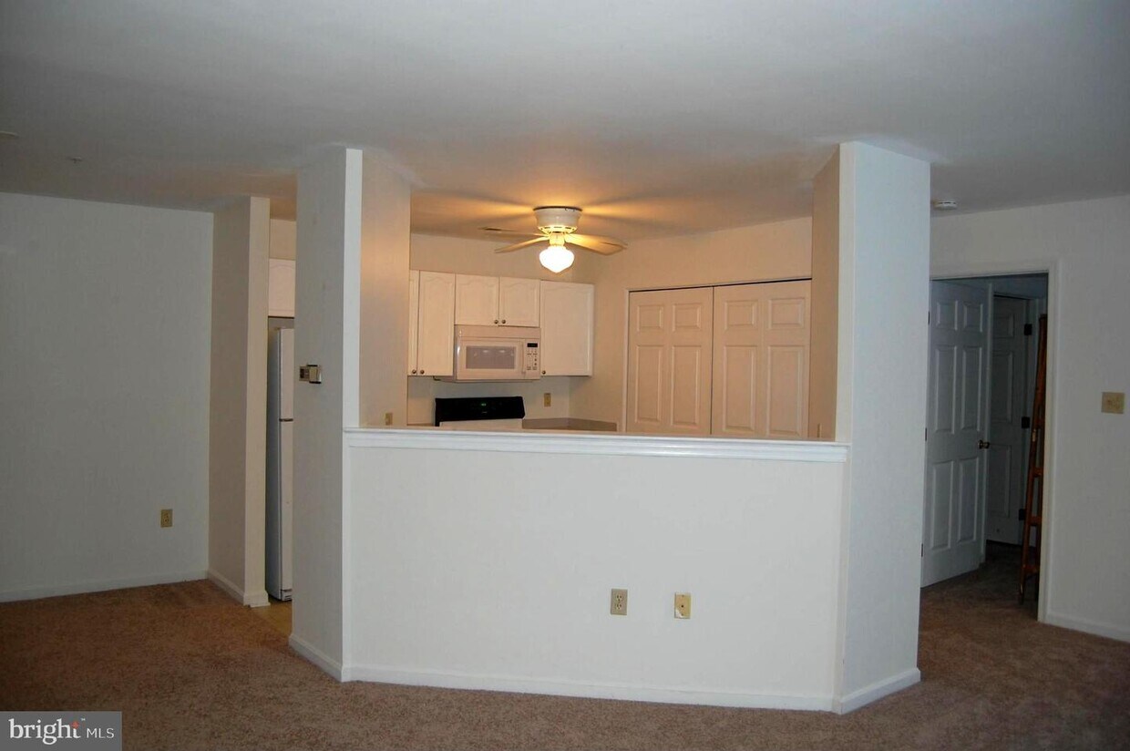 Primary Photo - 8200 Blue Heron Dr