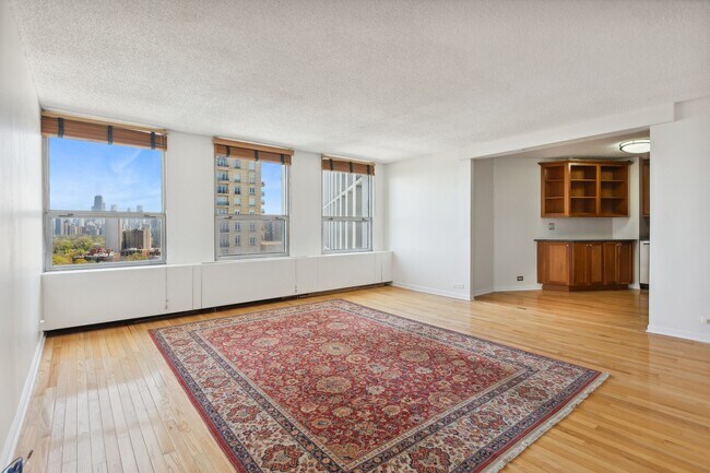 Building Photo - 2626 N Lakeview Ave