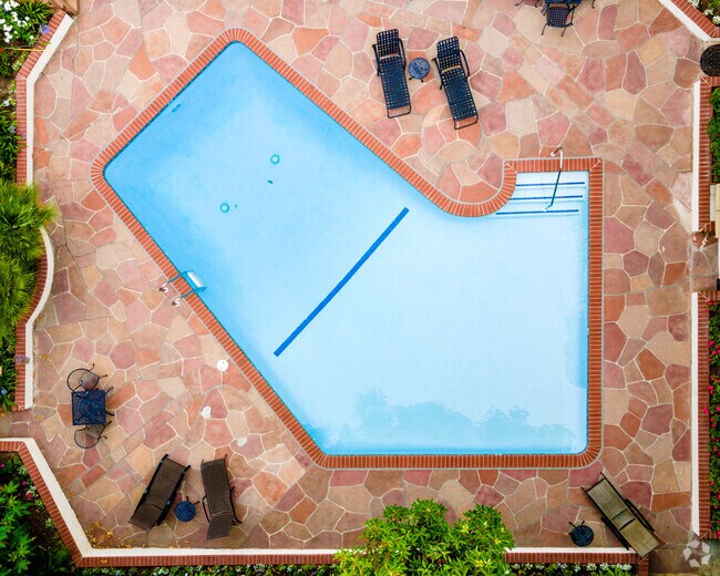 Piscina - The Charmont