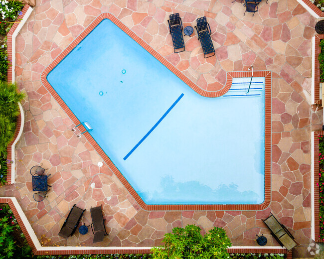 Pool - The Charmont