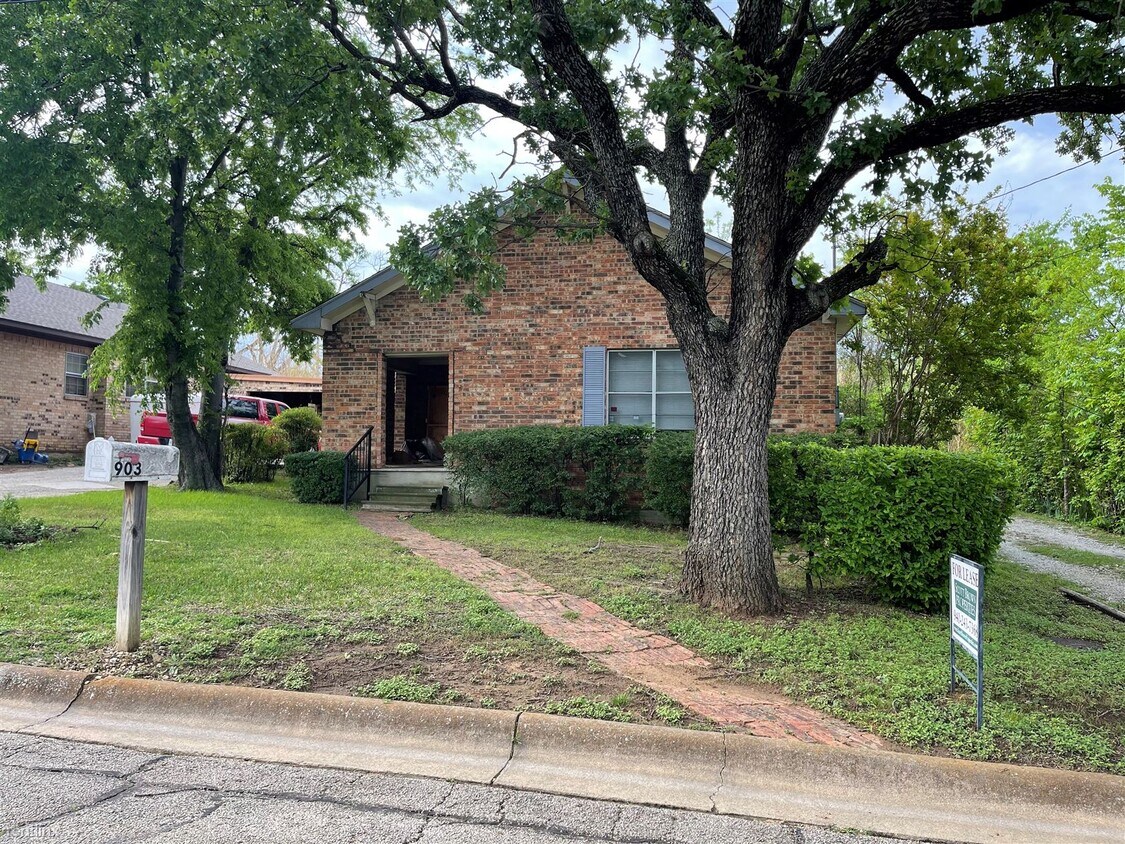 903 Lindsey St, Denton, TX 76201 House for Rent in Denton, TX