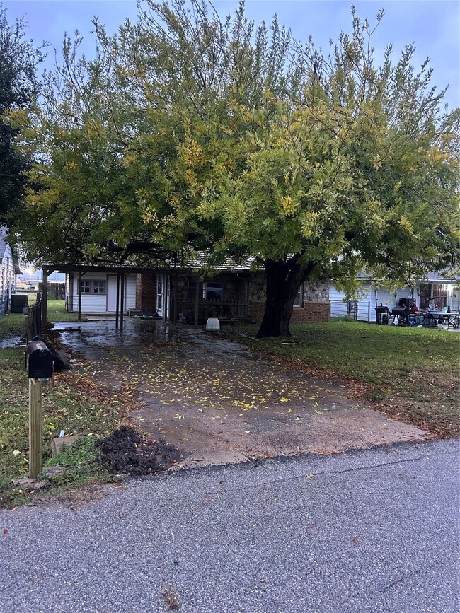 Foto del edificio - 2018 N Avenue H