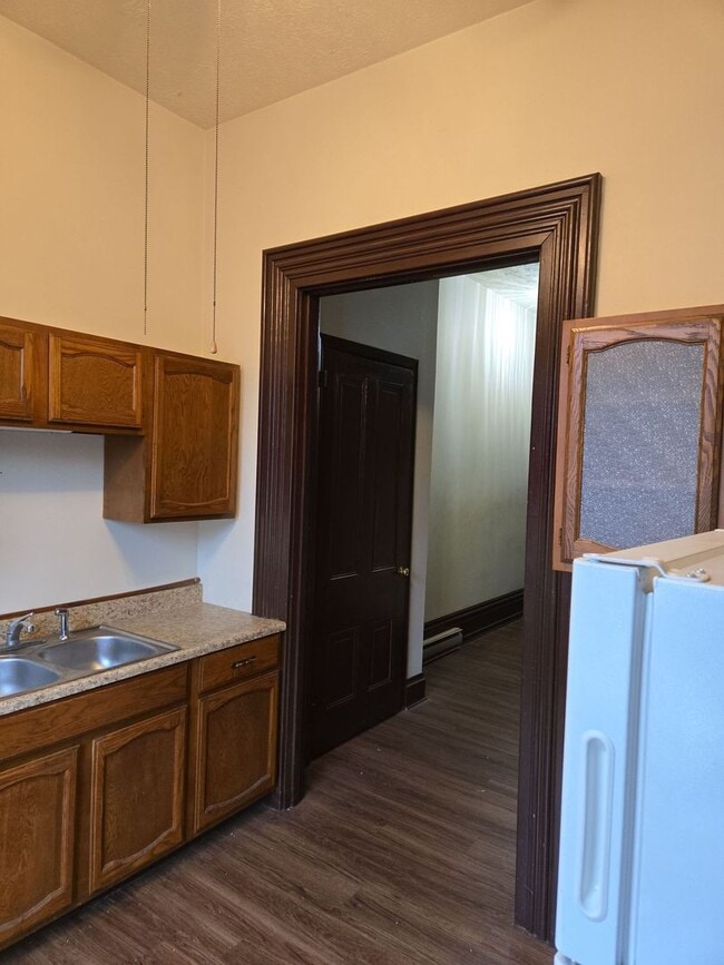 Building Photo - SOLD 5/15/26-127 Lincoln Way W