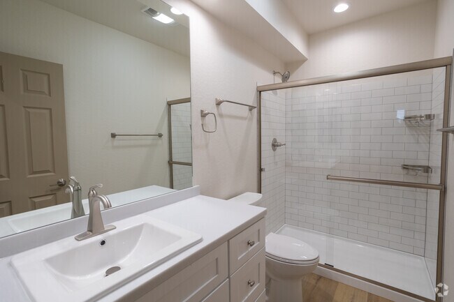 Building Photo - 731 W 6th St S