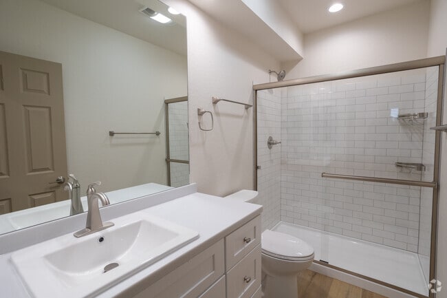 Building Photo - 731 W 6th St S