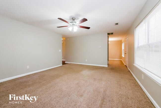 Building Photo - 5635 Isleworth Way