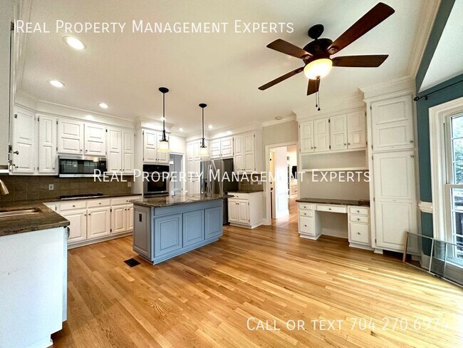 Foto del edificio - 640 Barington Pl