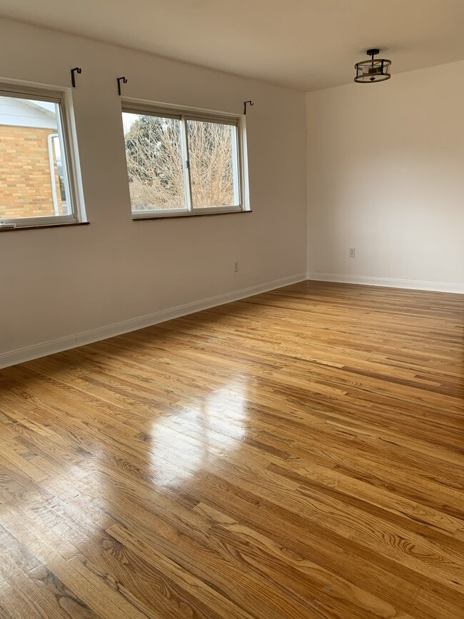 Foto del edificio - 5073 Grosse Pointe Ln