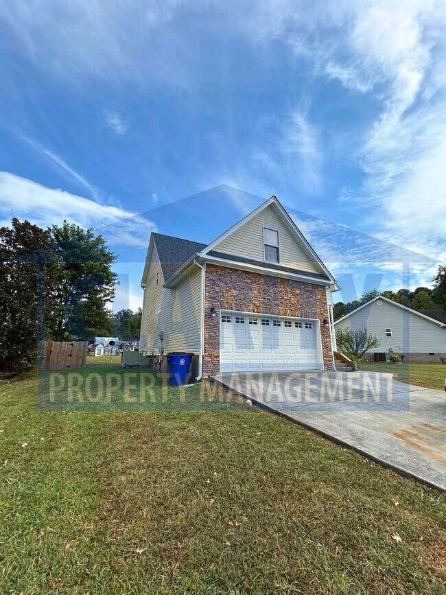 Foto del edificio - 3131 Pin Oaks Cir NE