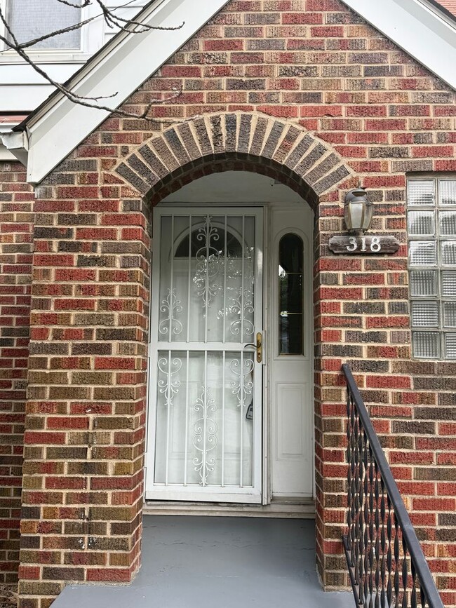 Building Photo - Brick Cape Cod