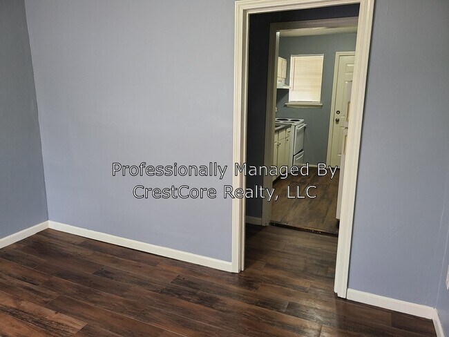 Building Photo - 948 Stafford Ave