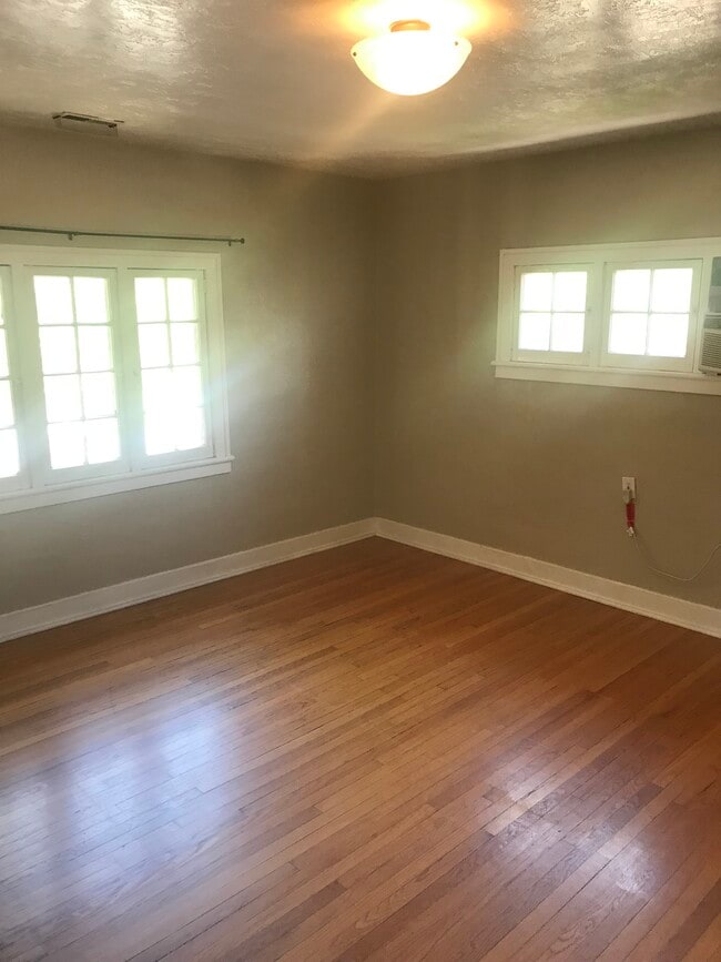 Building Photo - 945 S 700 E