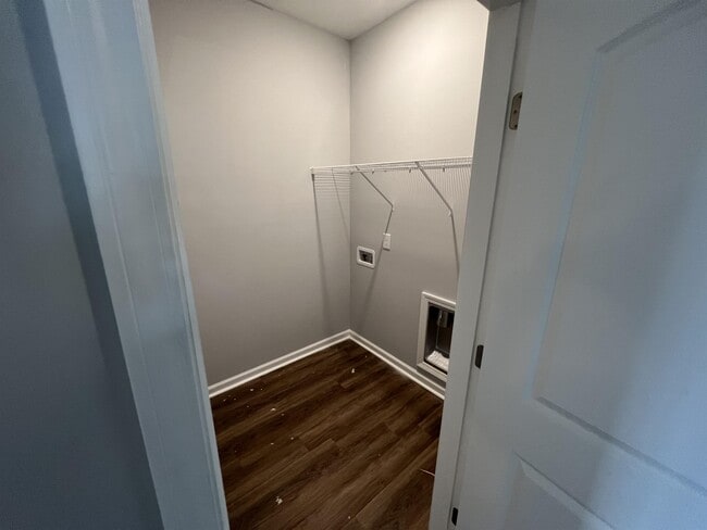 Building Photo - 2007 Briarwood Dr