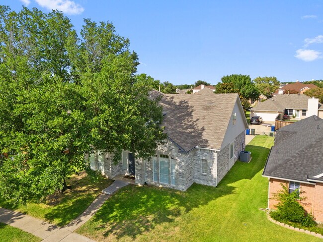 Foto del edificio - 2802 Briarbrook Ln