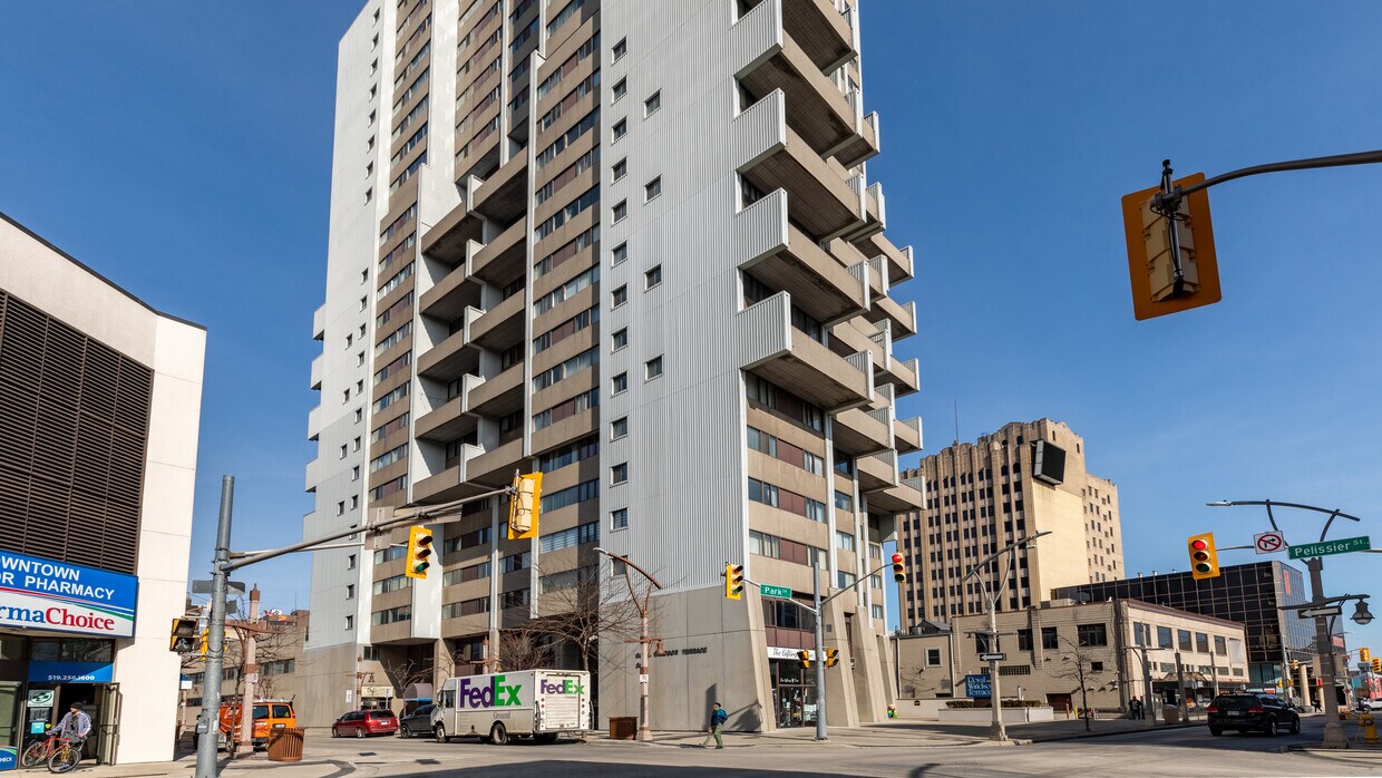 Primary Photo - 380 Pelissier St