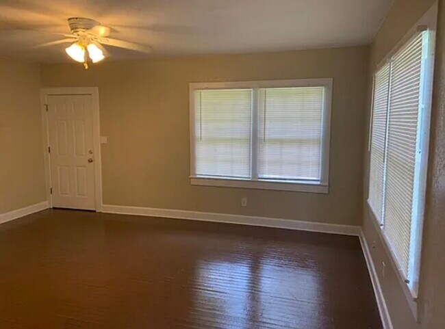 Foto del edificio - 8277 Cheryl Ann Ln