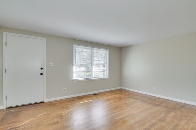 Building Photo - Charming Home in the Heart of Harlem!