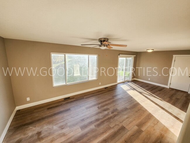 Building Photo - Fully remodeled 3 bedroom home in Waukee w...