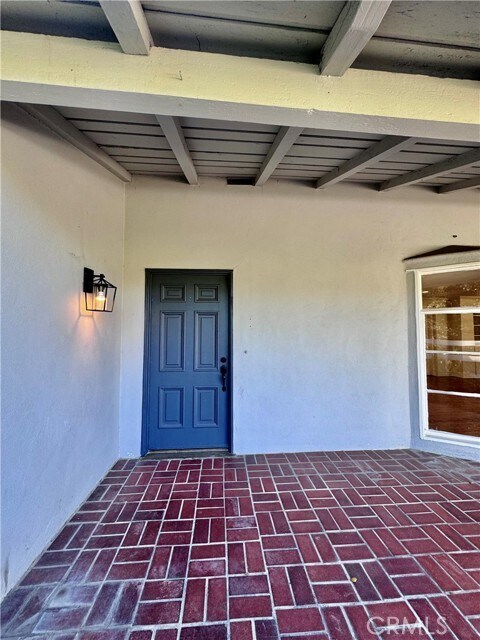 Foto principal - 3925 Chevy Chase Dr