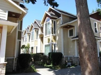 Primary Photo - 541-579 NE Roberts Ave