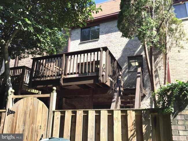 Building Photo - 10321 Bushman Dr