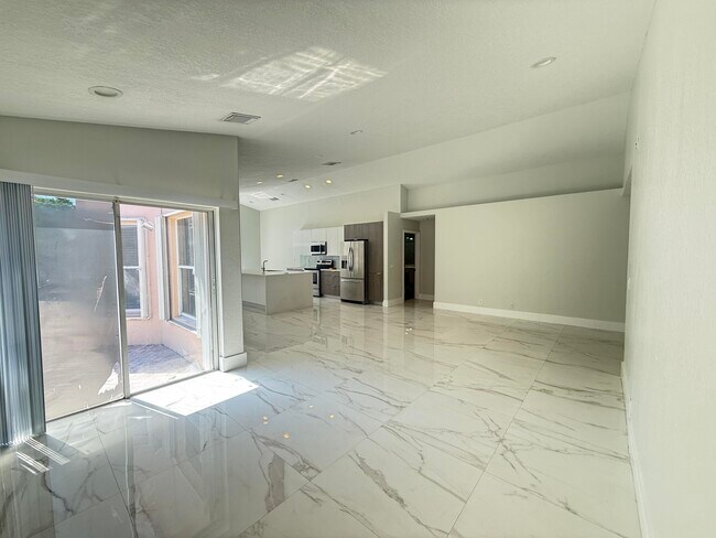 Foto del edificio - 4891 SW 34th Terrace