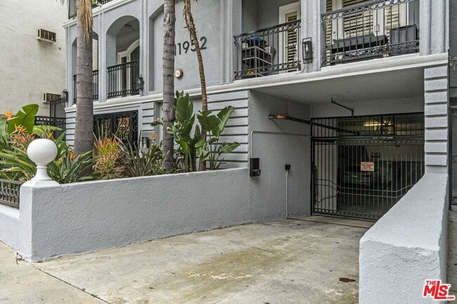 Foto del edificio - 11952 Montana Ave