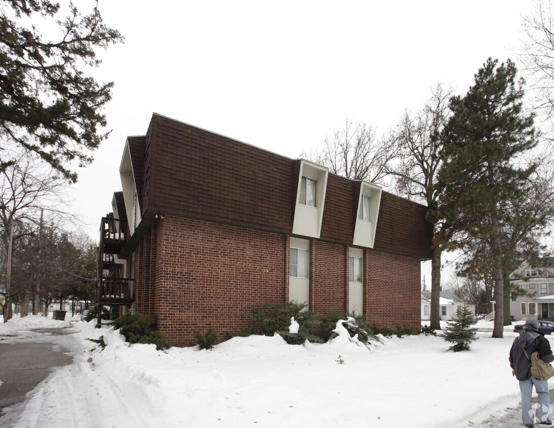 Building Photo - 1212 S 15th St