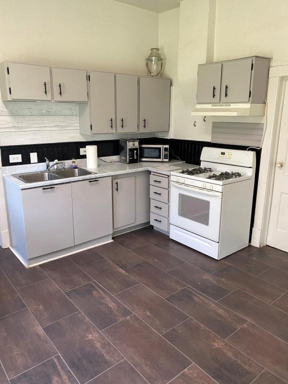 Foto del edificio - 645 Logan St