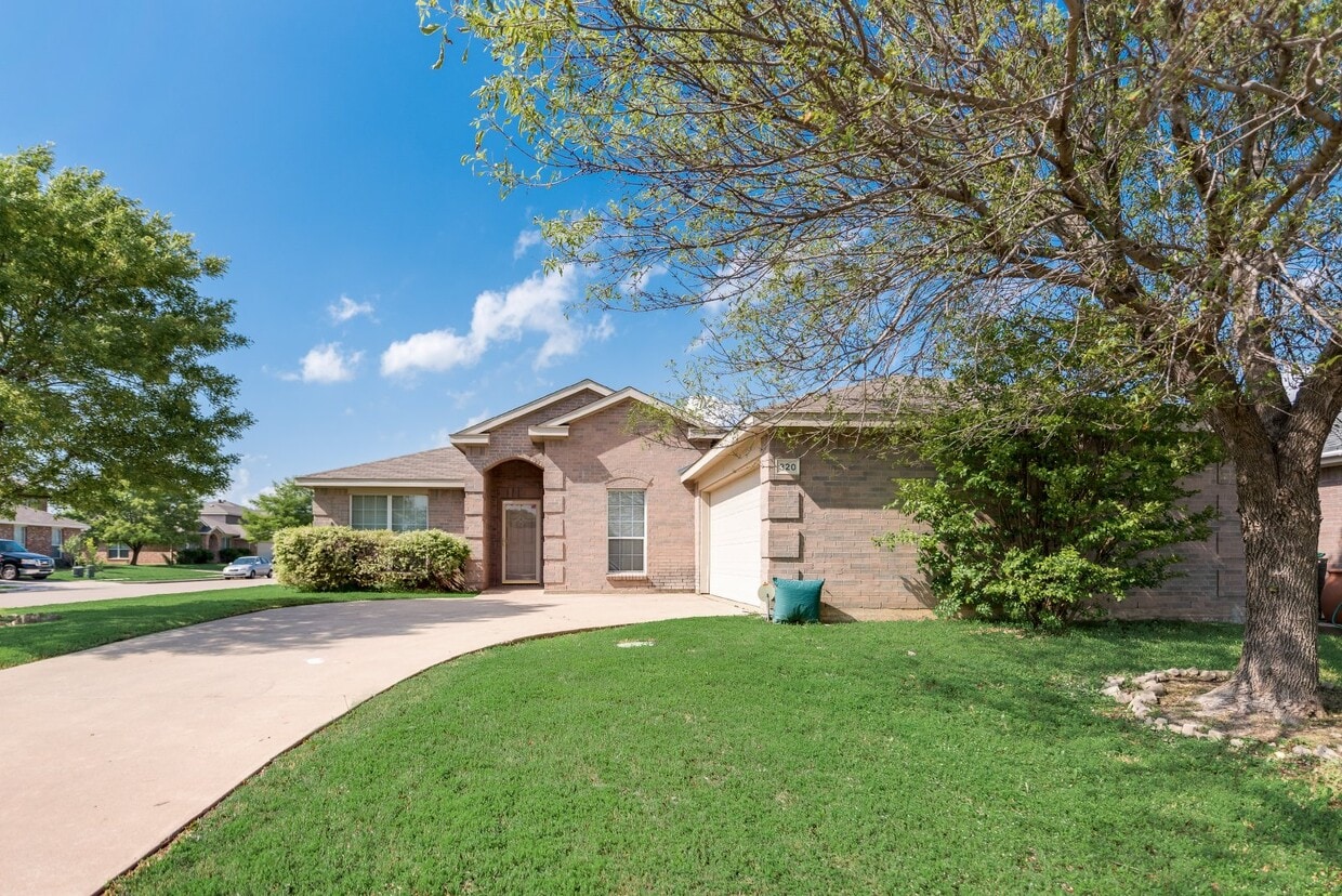 Updated 3-2-2 Ranch in McKamy Evers (North Denton) - Updated 3-2-2 Ranch in McKamy Evers (North Denton)