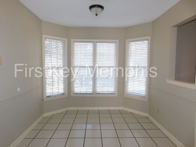 Foto del edificio - 8484 Buckhurst Rd
