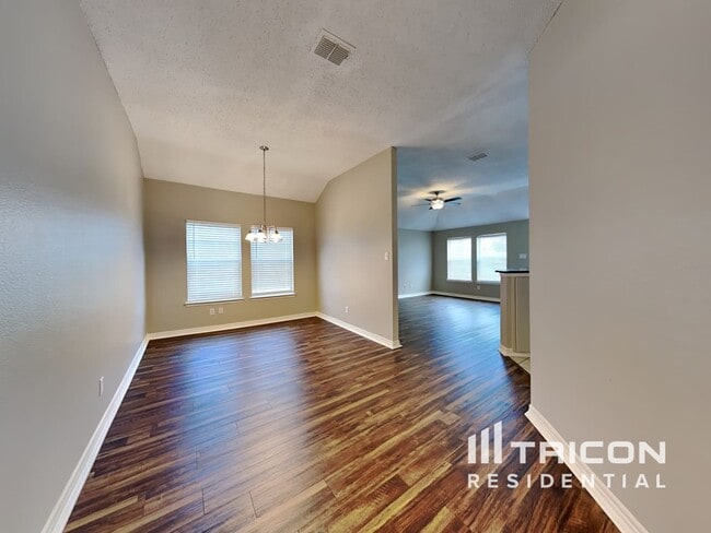 Foto del edificio - 2045 Wildwood Dr