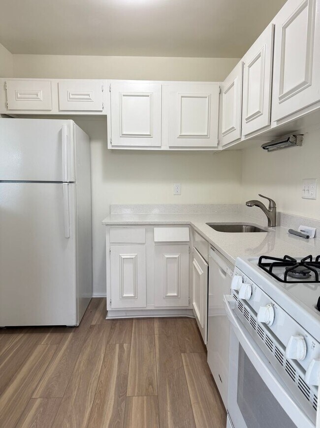 Foto del edificio - Renovated 2 Bedroom With Views