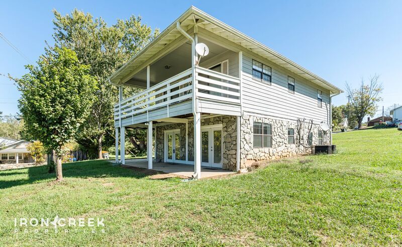 Foto principal - 23 Brookdale Rd