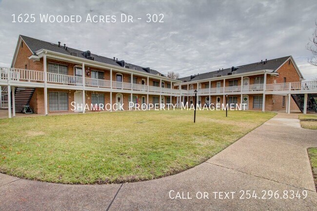 Building Photo - Lake Air Apartments - 55+ Community