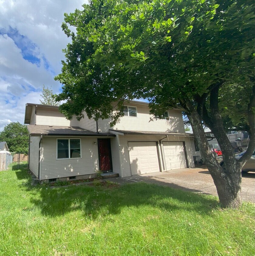 Primary Photo - 219S40th - FH