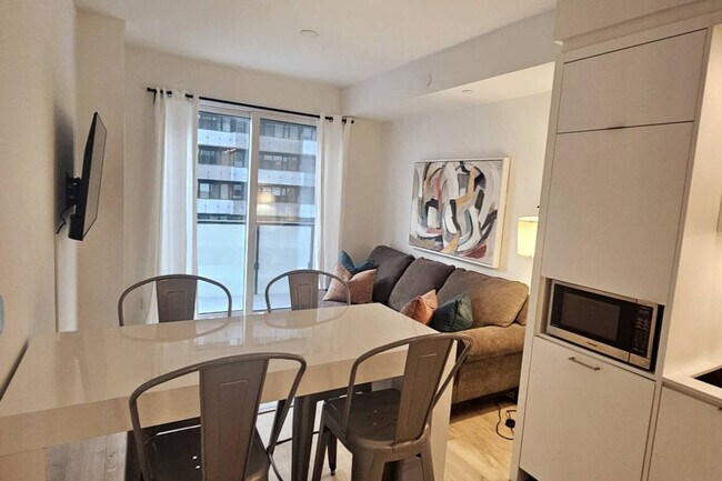 Photo du bâtiment - 470 Front St W