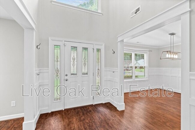 Building Photo - 812 Whisper Hollow Dr