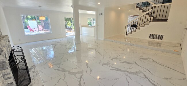 Foto del edificio - 433 S Oak Grove Cir